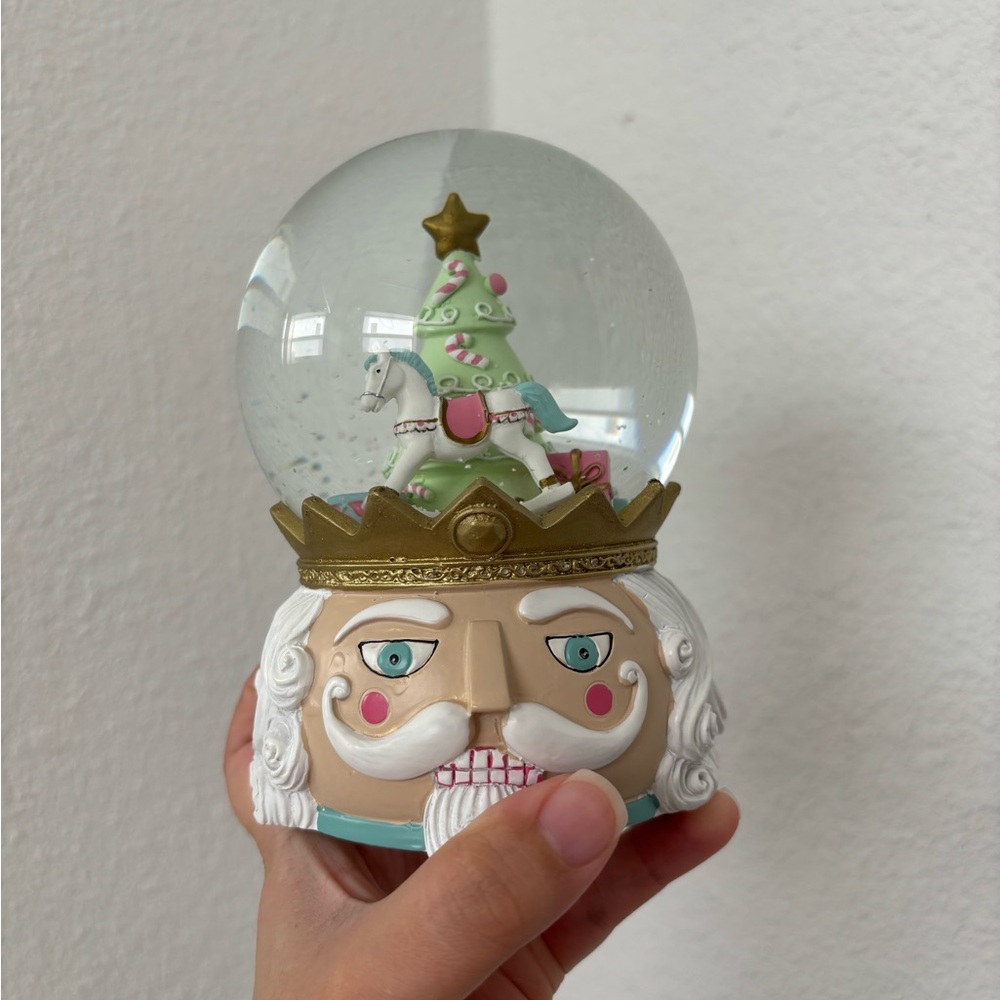 Nutcracker Snowglobe❄️